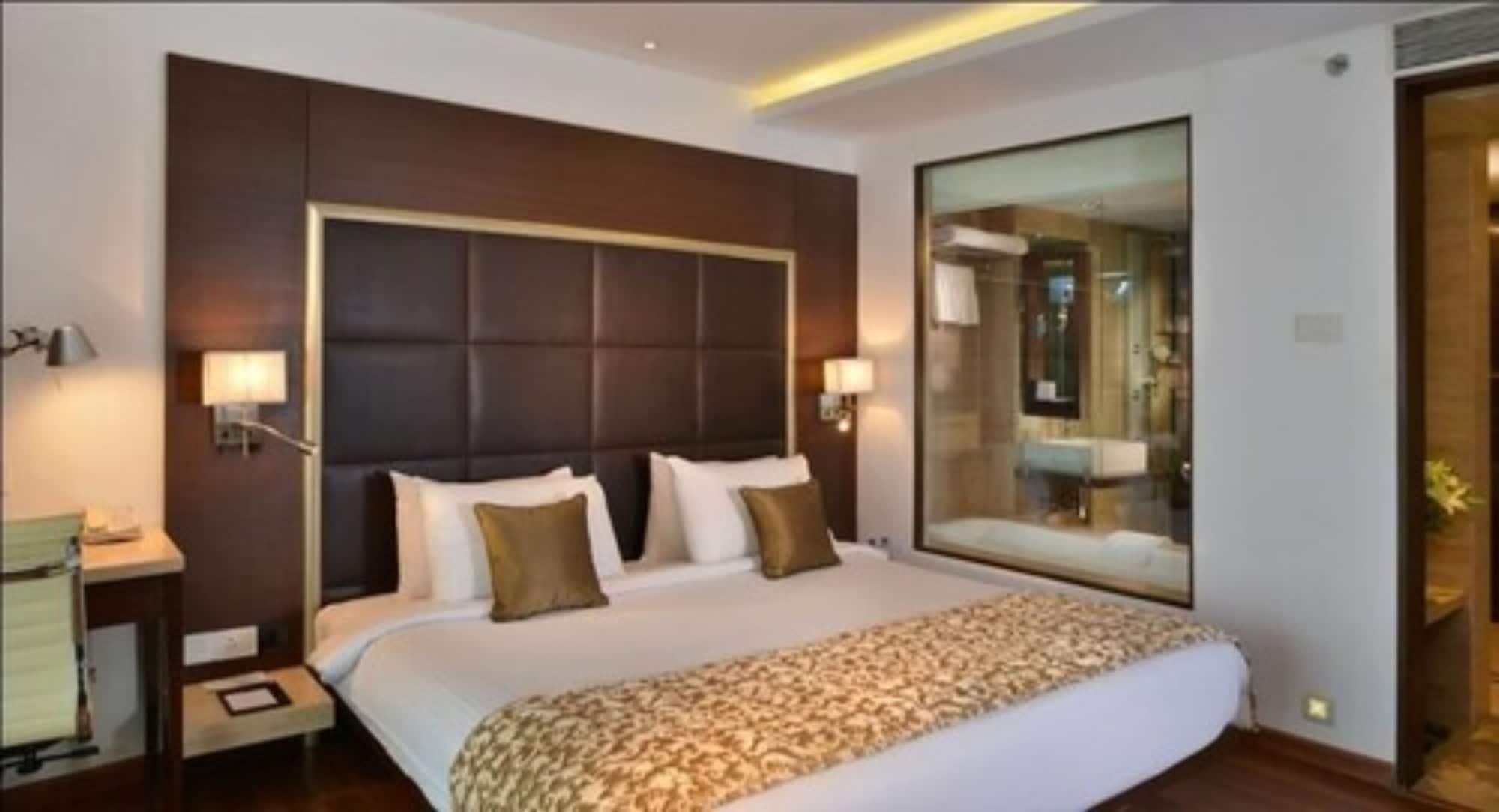 Majestic Court Sarovar Portico 4* Navi Mumbai