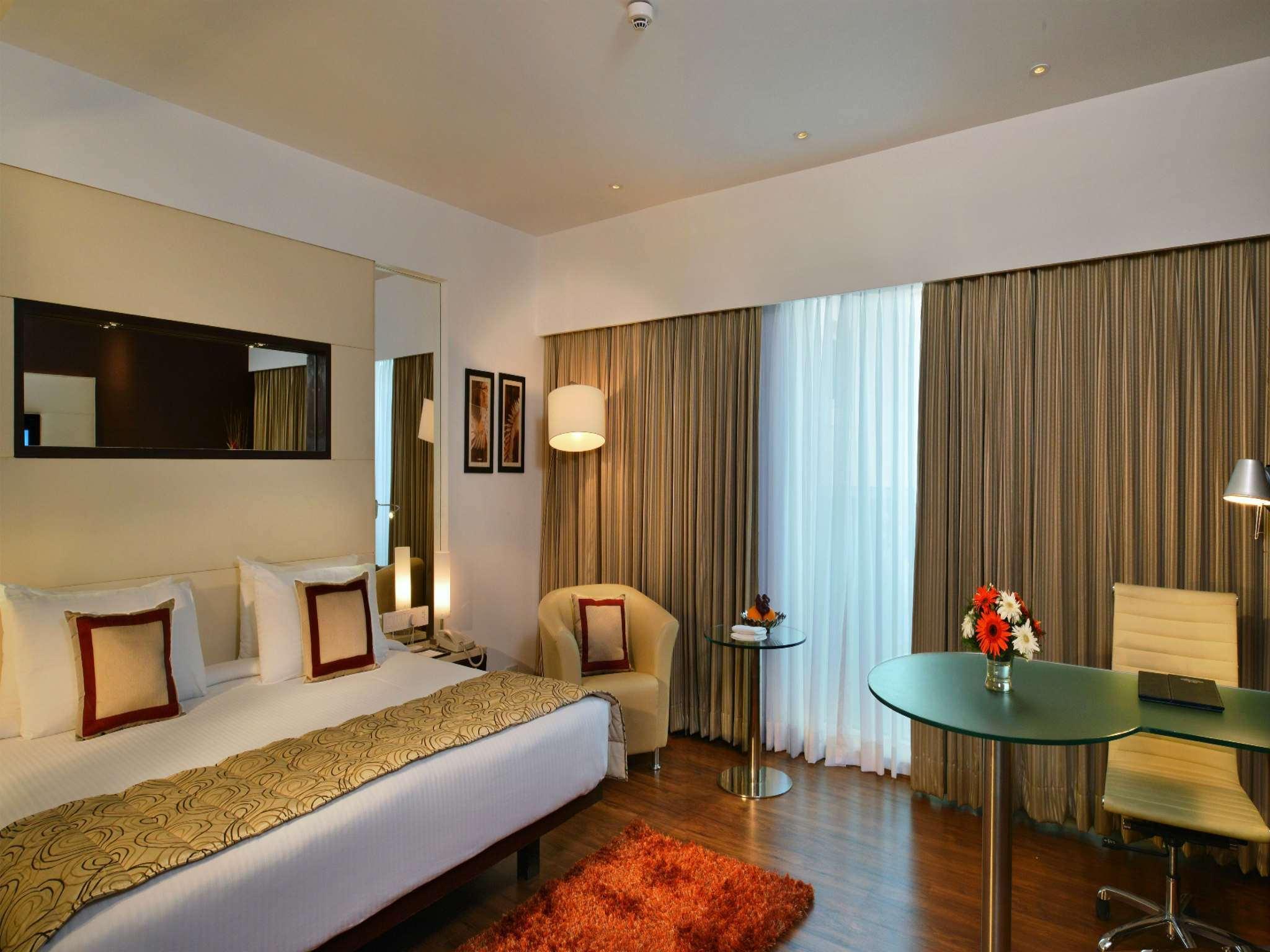 Majestic Court Sarovar Portico Hotel