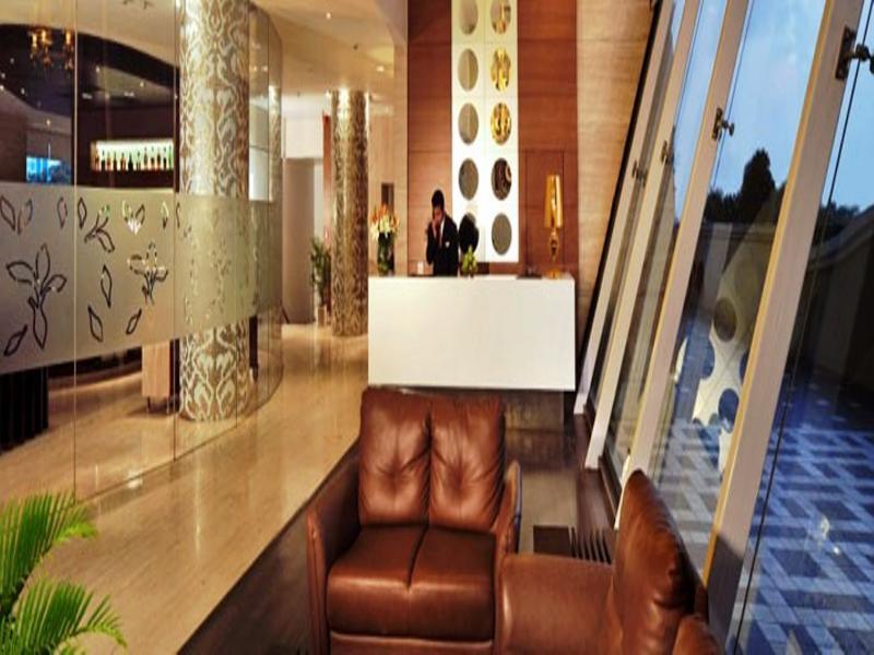Hotel Majestic Court Sarovar Portico 4*