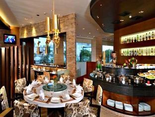 Majestic Court Sarovar Portico Hotel 4*