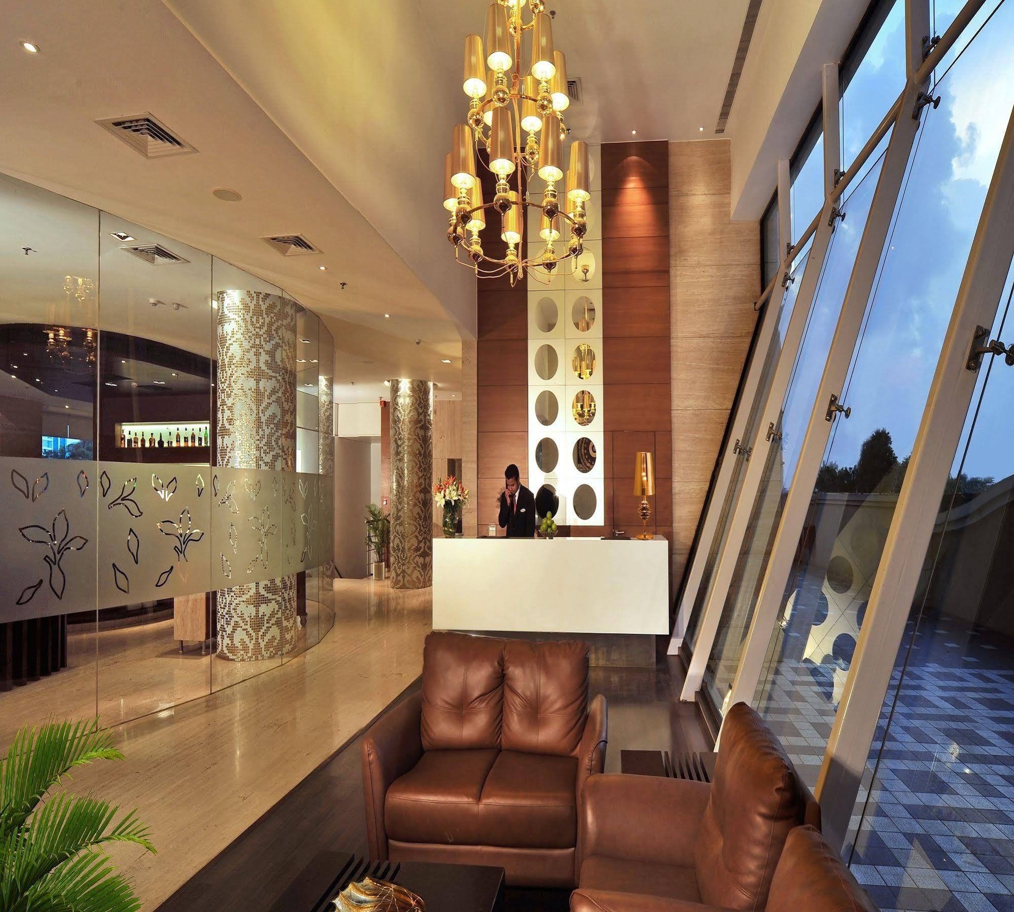 Majestic Court Sarovar Portico Hotel Navi Mumbai