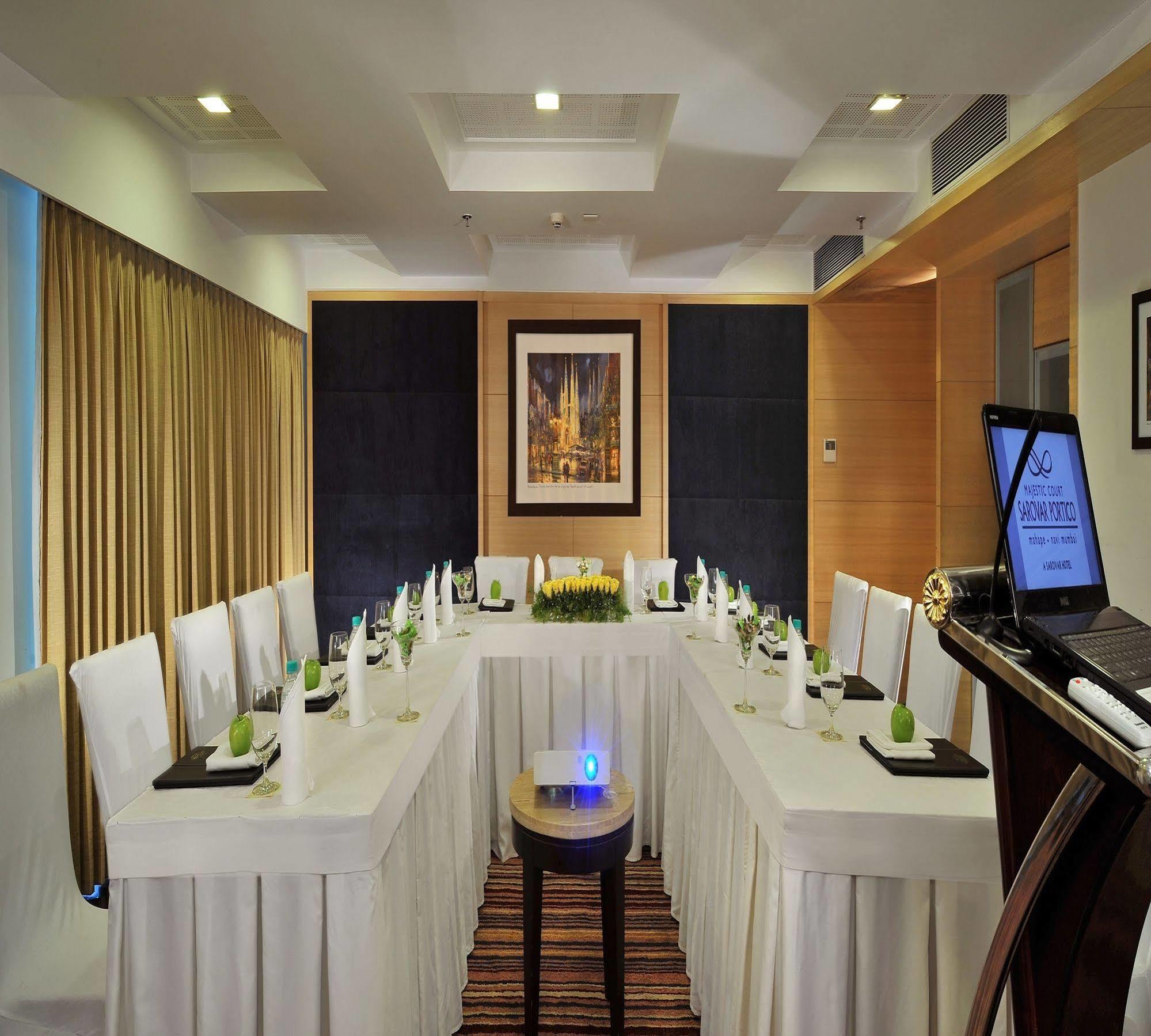Majestic Court Sarovar Portico 4*
